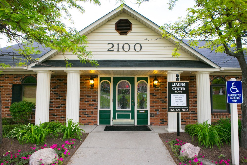 Park Apartments in Fenton, MI